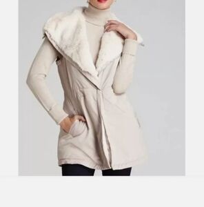 Lafayette 148 New York Cream Vest with White Fur Trim